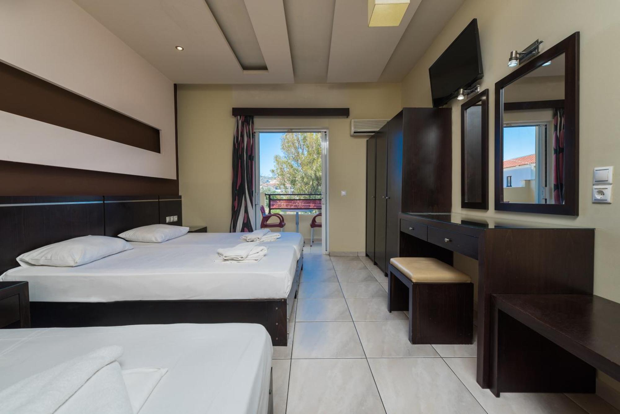 Canadian Hotel Laganás Eksteriør bilde